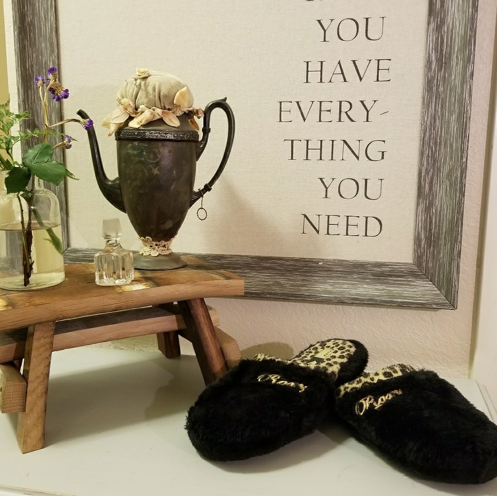Black and Leopard Print Roxy Slippers.